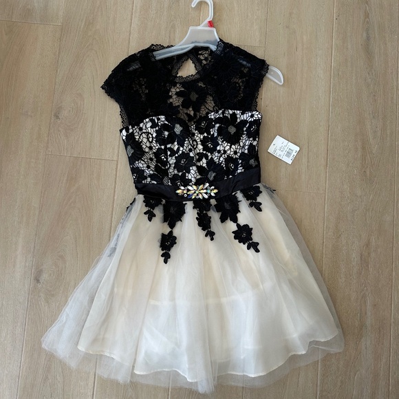 Cocktail dress - Picture 1 of 4